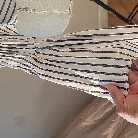 bebe Black & White Stripe Off the Shoulder Crop Top w/Long Bell Sleeves Size S - Picture 4 of 9